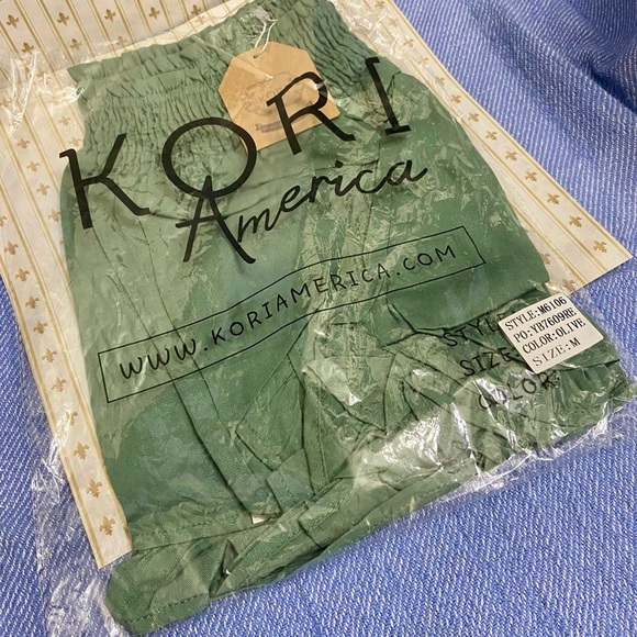 NWT Kori Green High Waist Shorts with Flowy Ruffle Hem - Picture 4 of 7